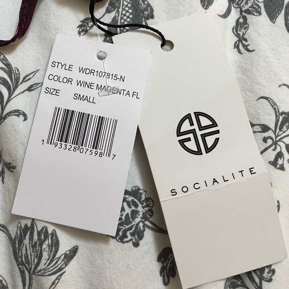 ๐๐ Long Sleeve Smocked Waist Chiffon Dress | Wine Magenta Floral | Size Small - Picture 3 of 4